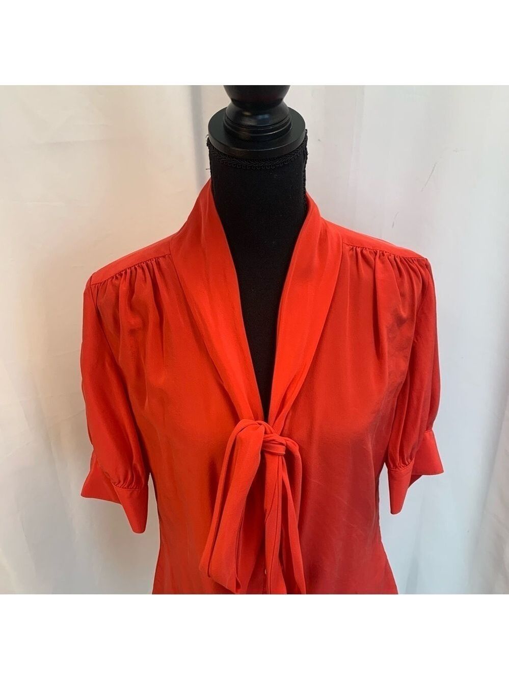 Fifteen Twenty blood orange red tie neck 100% silk blouse Sz L - Picture 4 of 11